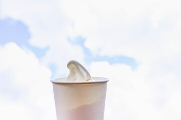 暑い日に食べるソフトクリーム