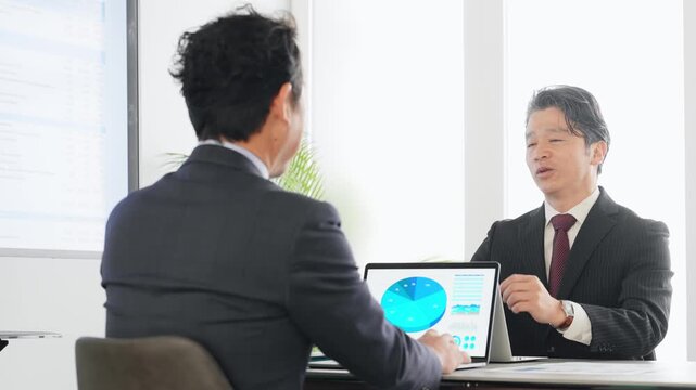 teamwork, conference, businessman, business, consultation, consulting, businessperson, people, advisor, meeting, middle age, middle-aged, middle aged, male, man, senior, president, manager, japanese, 