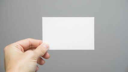 Obraz premium hand holding a blank white paper