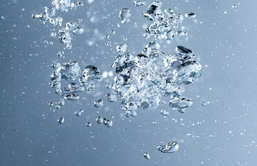 水を注いで出来る気泡	