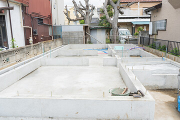 新築一戸建てのコンクリート基礎工事現場