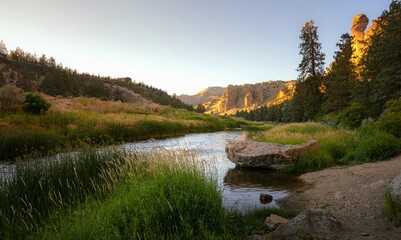 Fototapeta premium Serene river landscape at Smith Rock State Park.