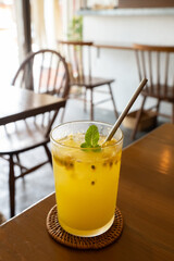 パッションフルーツシロップのドリンク