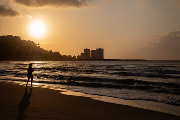 Vistas de la playa al amanecer