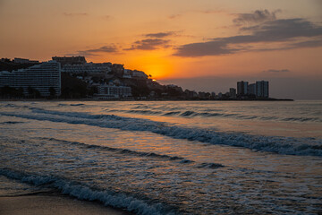 Vistas de la playa al amanecer