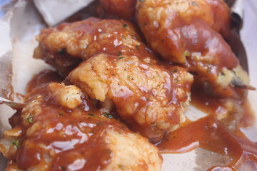 fried chicken wings with sauce