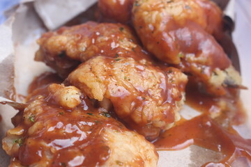 fried chicken wings with sauce