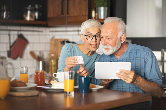 Technology and digital literacy for elderly person.