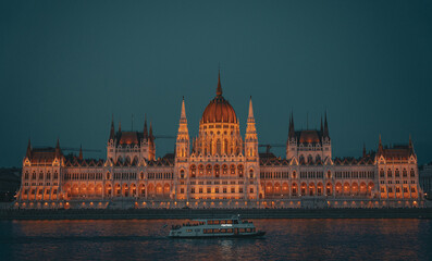 Fototapeta premium hungarian parliament building