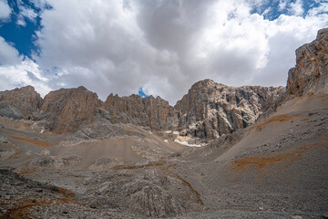 The scenic views of Demirkazık summit, Davlumbaz summit and dipsiz göl at the Aladağlar National park in Niğde, Turkey