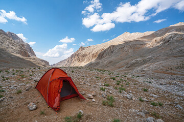 The scenic views of Demirkazık summit, Davlumbaz summit and dipsiz göl at the Aladağlar National park in Niğde, Turkey