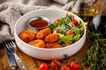 Crispy Breaded Shrimp with Fresh Salad and Tomato 