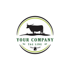Modern badge cow and farm logo. Vector illustration