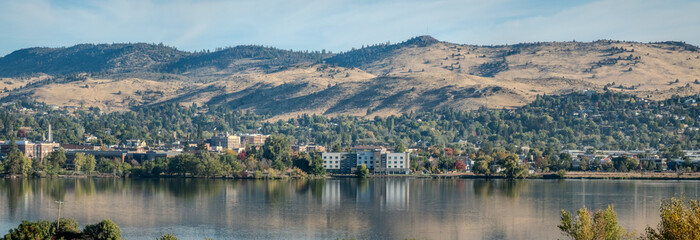 scenery at Klamanth falls town and lake ewauna oregon