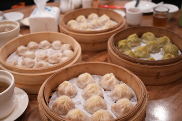 Chinese Food, Dim Sum, Xiao Long Bao in Bamboo Steamer - 中華料理 飲茶 竹の蒸し器に入った小籠包