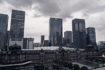 Obraz premium レンガ作りの昼間の東京駅