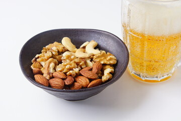 ナッツ盛合せと生ビール
