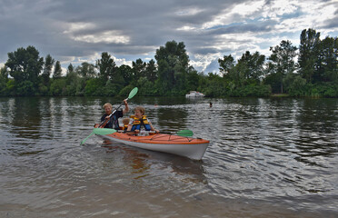 A family (a mother, her adult son, and her grandson) go on a kayaking trip down a river.