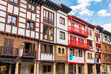 Obraz premium Houses with colorful facades and wooden balconies with flower pots in Hondarribia, Basque Country.