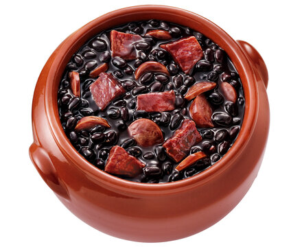 Panela de barro com receita brasileira de feijoada isolado em fundo transparente