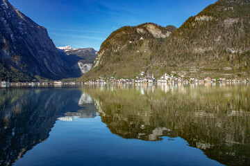 Fototapeta premium Hallstatt town with traditional wooden houses, Austria, and reflection in lake Hallstadt