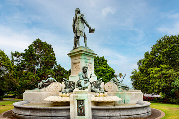 Obraz premium The Governor Phillip statue in the Royal Botanic Gardens, built in 1897. The Royal Botanic Garden is a heritage-listed major botanical garden, opened in 1816. Sydney, Australia, Jan 2020.