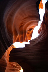 le ciel à travers le canyon orangé 