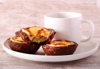 Dubai chocolate style custard cake