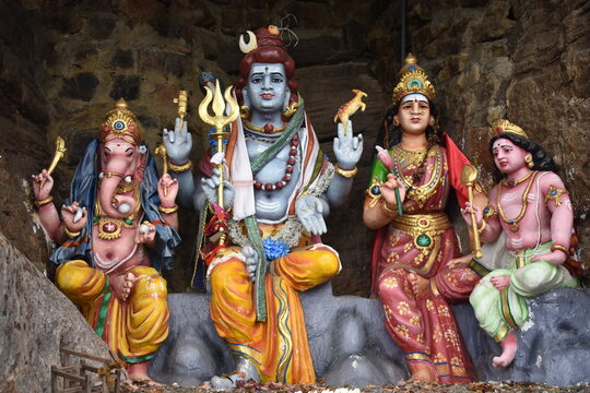 Statue of Lord Shiva, Parvati, Skandha Kumar, and Ganesha at the Koneswaram Temple (Thirukoneswaram Kovil), Trincomalee, Sri Lanka.