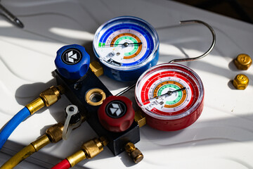 Refrigerant Manifold Gauges in Case, Top View