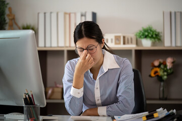 Office Syndrome: Young woman experiencing stress and discomfort at her desk