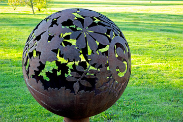 Decorative metal ball with tree leaves
