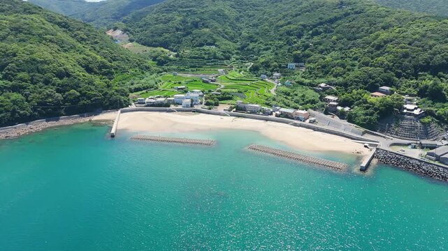 衣奈海水浴場 和歌山県由良町　Ena Seaside &ndash; Peaceful Swimming Spot in Yura, Wakayama Prefecture