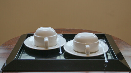 White ceramic tea atau kopi cup on wooden background. empty tea or coffee cup hot drink