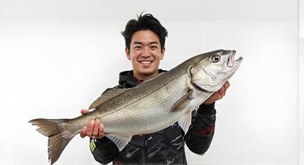大物を釣り上げた笑顔の日本人男性、白背景で釣果を見せるプロポートレート、成功したフィッシングの記録 -生成AI