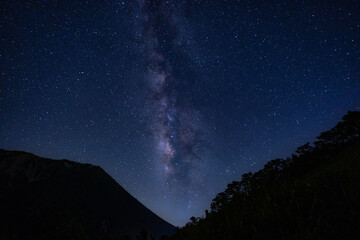 鳥取の名峰大山を前景にした夏の天の川の星景写真