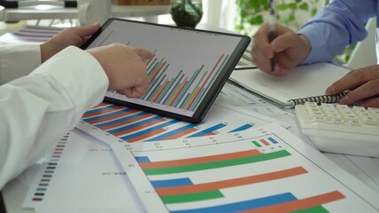 Financial staff conducts data report statistics and analysis.