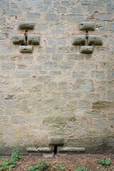 Schießscharten in mittelalterlicher Wehranlage aus dem 14. Jahrhundert