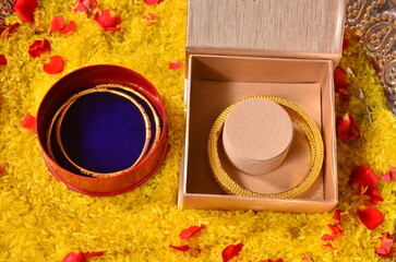 photography of a seer varisai thattu
