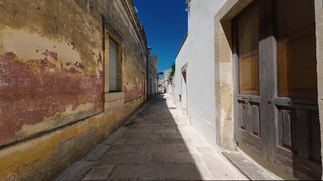 Piccola strada nel paese