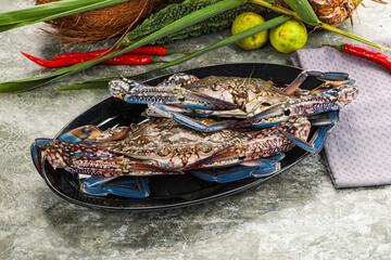 Raw blue crab for cooking