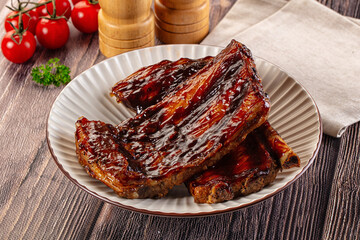 Grilled pork ribs with barbecue sauce