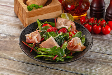 Salad with jamon, strawberry and arugula