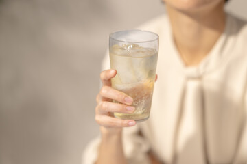 ハーボール　女性