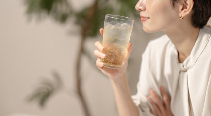 ハーボール　女性