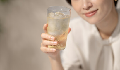 ハーボール　女性