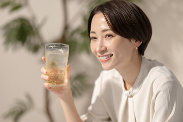 ハーボール　女性