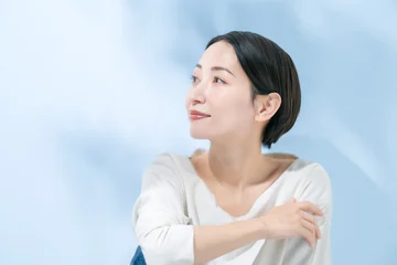  女性 © naka