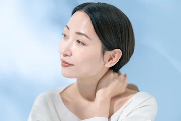  女性 © naka