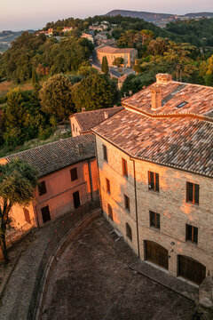 Offagna is a charming medieval hilltop town in central Italy&rsquo;s Marche region, known for its well-preserved fortress, narrow cobbled streets, and panoramic views of the surrounding countryside. 